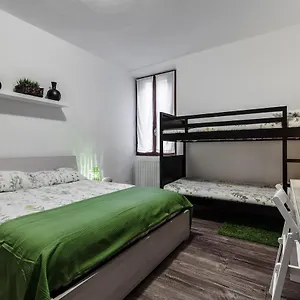Stayeasy Fara12 - Station & Downtown Walking Distance Apartment Milan